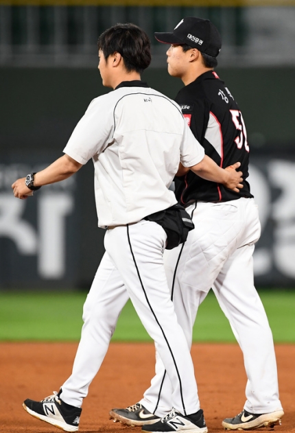KT 강백호 부상, 손바닥 5cm 창상으로 병원행 KT 강백호 부상, 손바닥 5cm 창상으로 병원행