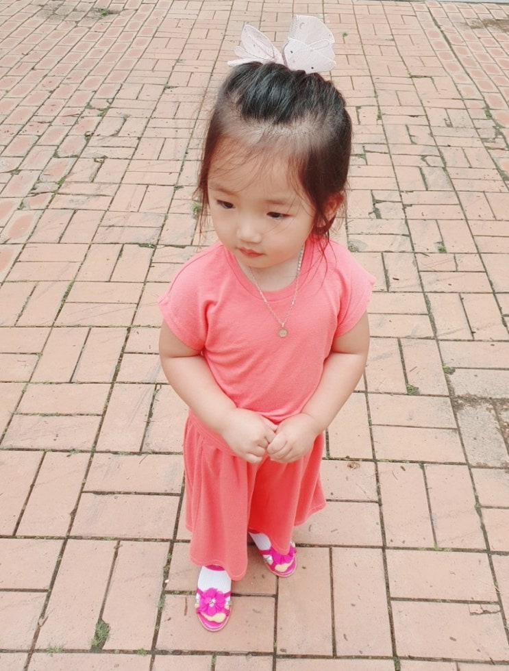  씩씩하다