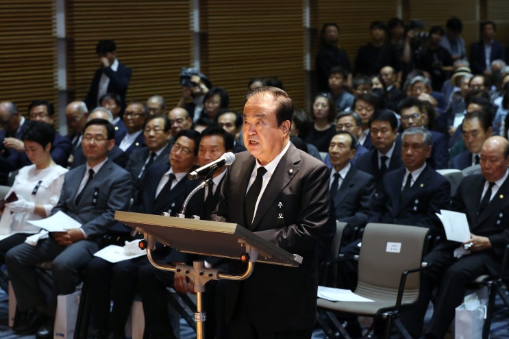  문희상 국회의장, 백범 김구 서거 70주기 추모식 참석