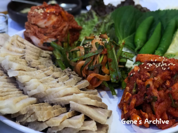  당산 바지락 칼국수에서 보쌈먹었네요