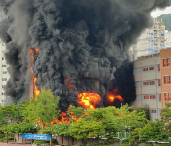 서울 은명 초등학교에 큰불. 은평구 화재, 초등학교에 엄청난 화재가 났습니다..