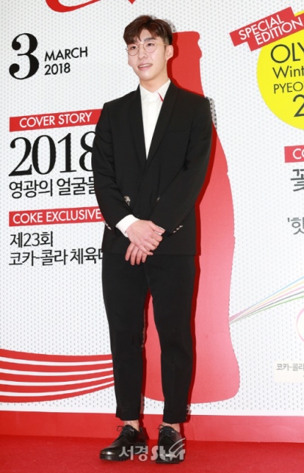 "엉덩이 절반만 노출"···황대헌 바지 벗긴 임효준 측 해명에 비난 여론 폭발 "엉덩이 절반만 노출"···황대헌 바지 벗긴 임효준 측 해명에 비난 여론 폭발