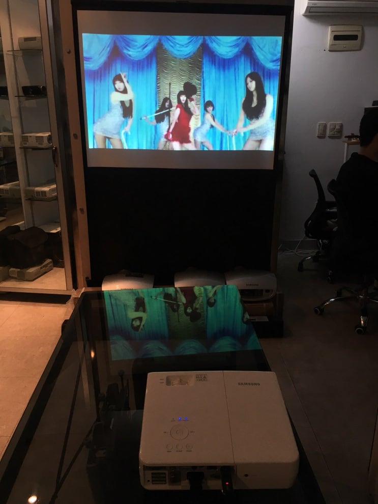  가성비 좋은 거실 빔프로젝트 스크린 티비대용 설치