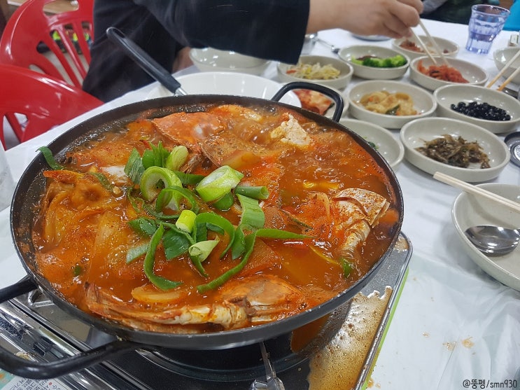  안면도 바다회센타 엄마밥상 : 게국지 / 모듬 생선구이
