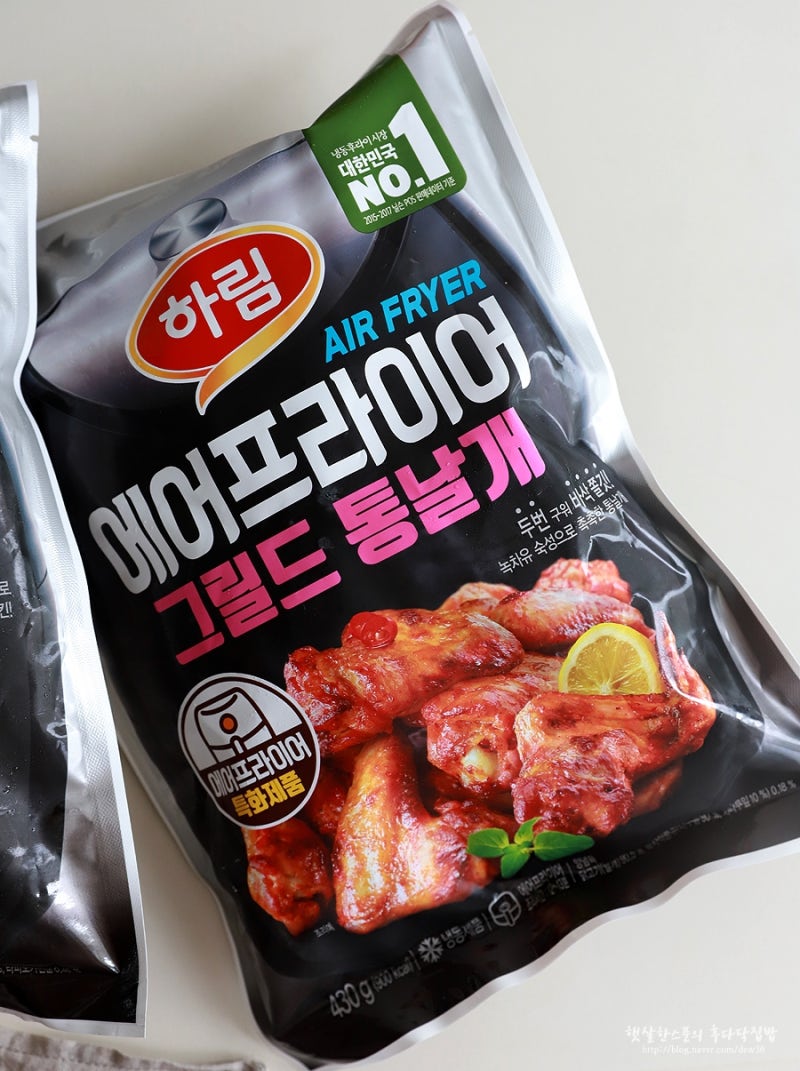 그늘 속의 노래: 베이 지역 숲의 여름 조류 관찰, image size:800x1071