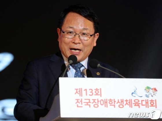 '잡종강세' 발언 정헌율 익산시장 "튀기라고 할 수 없어서…" '잡종강세' 발언 정헌율 익산시장 "튀기라고 할 수 없어서…"