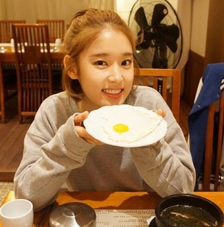  ‘논란의 장본인’ 박환희, 지극히 평범한 ‘일상의 아우라’ 시선 집중... 밥 먹는 모습도 화보