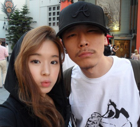  유명 래퍼 빌스택스(전 바스코)가 전 부인인 배우 박환희를 명예훼손으로 고소하면서 관심이 모아지고 있다.