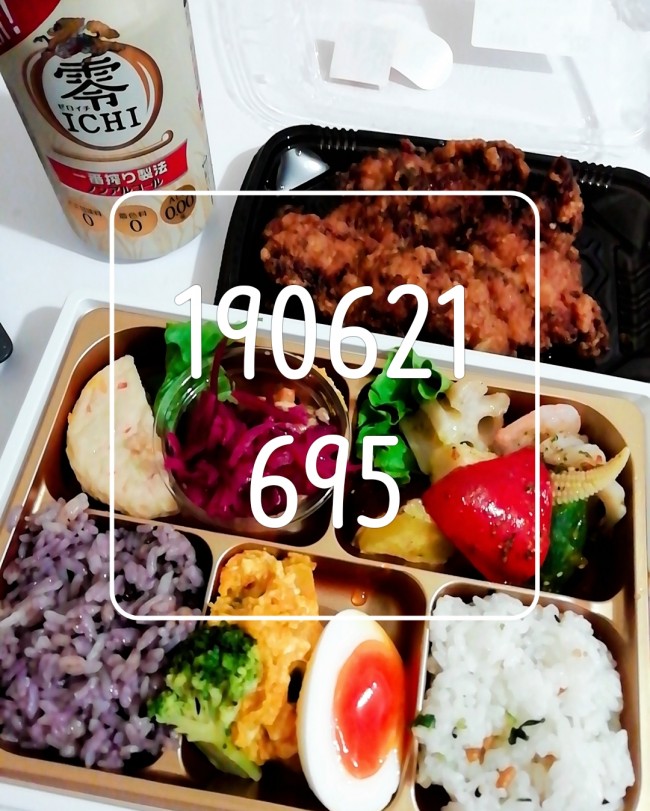  190621 @ 695 : 사진만으로는 기억이 나지 않는 지난 일상...｜요즘은 저녁이 아니라 야식을 먹고 있다...｜그래도 마트 도시락은 맛있어