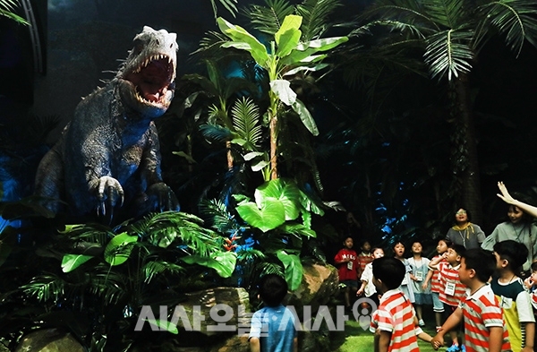  롯데백화점, ‘쥬라기 월드 특별전’으로 고객몰이 나선다