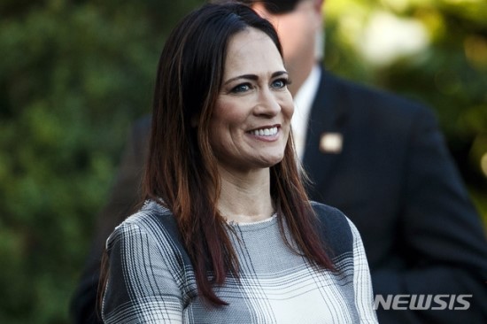  해외 소식 – 자유조선, 스페인北대사관 습격 영상 공개..."北외교관 탈북 도우러 간 것"/ '가난한 사람들' 외면하던 글로벌 제약사들 태도 달라졌다/ 신임 ‘백악관의 입’ 그리샴은 누구?…철통 보안의 부부 지킴이