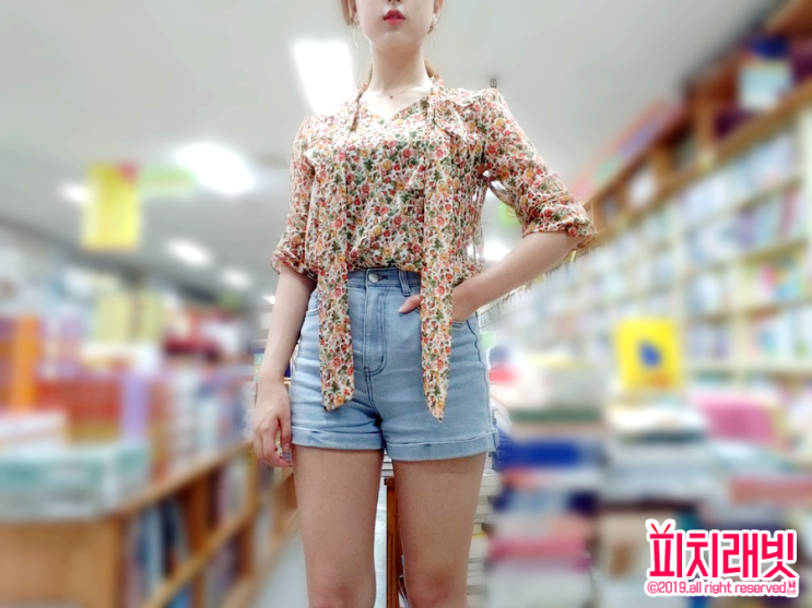 여름 데이트룩으로도 잘 어울리는 플라워 쉬폰 블라우스, 플래흐