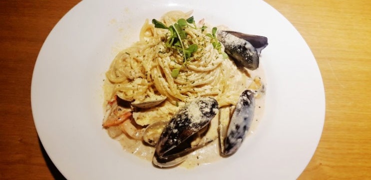  라라코스트~~ 역시 피자 맛있네요~~
