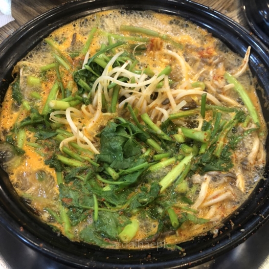  [수원 매탄동 / 영통구청 맛집] 미나리 가득, 칼칼한 국물이 일품! < 등촌샤브칼국수 >