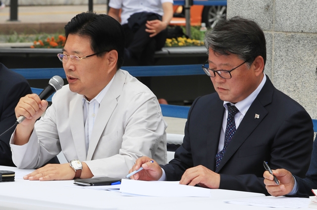  홍문종 “트럼프 방한 기간 광화문 천막 철거 검토”