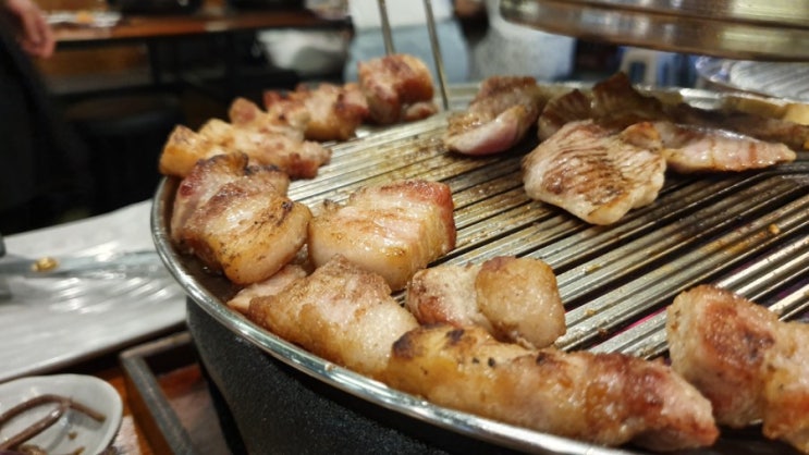  신사역 가로수길 고기집: <고반식당> 고반 커플세트(삼겹살/돈차돌/김치찌개)