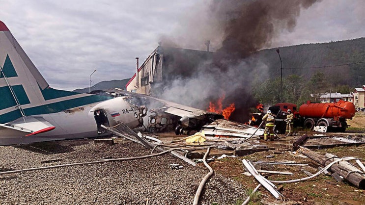 러시아 An-24 여객기, 시베리아에서 착륙 중 사고···2명 사망