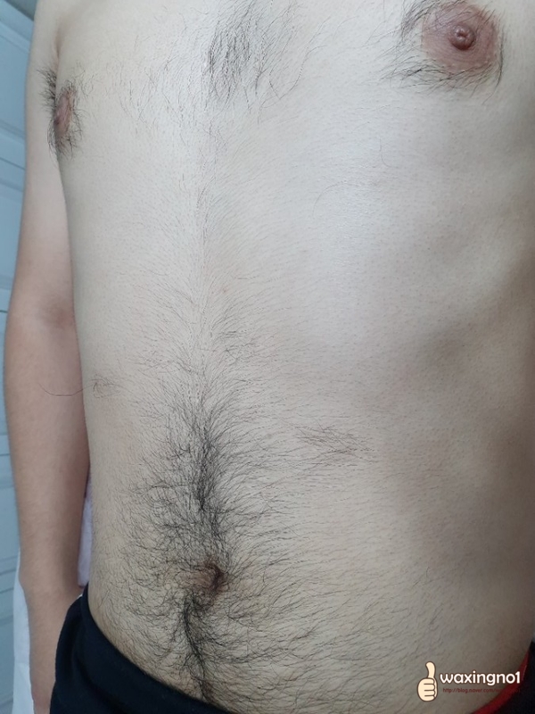  물놀이 가기 전 남자 상반신 왁싱