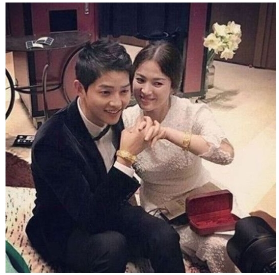 추가로 나온 송중기송혜교 불화 이혼 내용 _ 송송커플 찌라시 이혼사유 결혼전 박보검과 다정한 사진 "많이 친했다고 생각하는데" 송중기송혜교 '송송커플' 소름돋는 관상으로 본 궁합 추가로 나온 송중기송혜교 불화 이혼 내용 _ 송송커플 찌라시 이혼사유 결혼전 박보검과 다정한 사진 "많이 친했다고 생각하는데" 송중기송혜교 '송송커플' 소름돋는 관상으로 본 궁합
