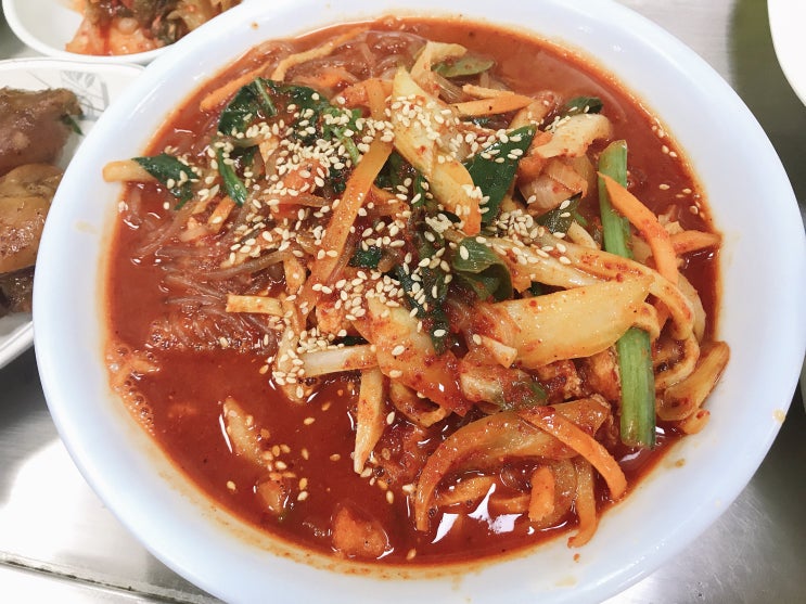  군산 매운잡채 맛집 서비스분식 족발도 최고야!