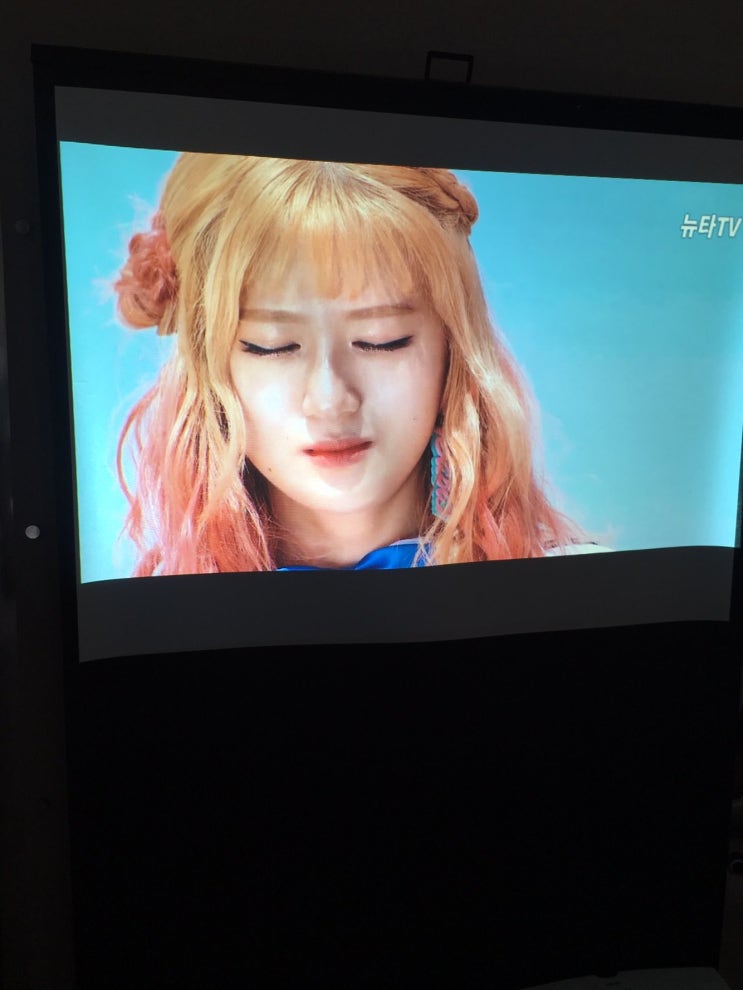  선명하고 색감있는 소형 빔프로젝터 스크린 가정용 추천