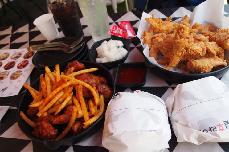  회기동 맛집, 리얼후라이 대표메뉴 오미치킨에 햄버거까지 리얼후라이 경희대점 재방문을 부르는맛!