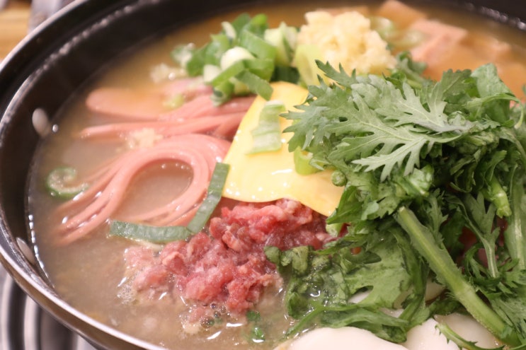  오목교 맛집 부대찌개가 남달라!