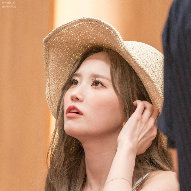  프로미스나인 송하영 무보정이미지