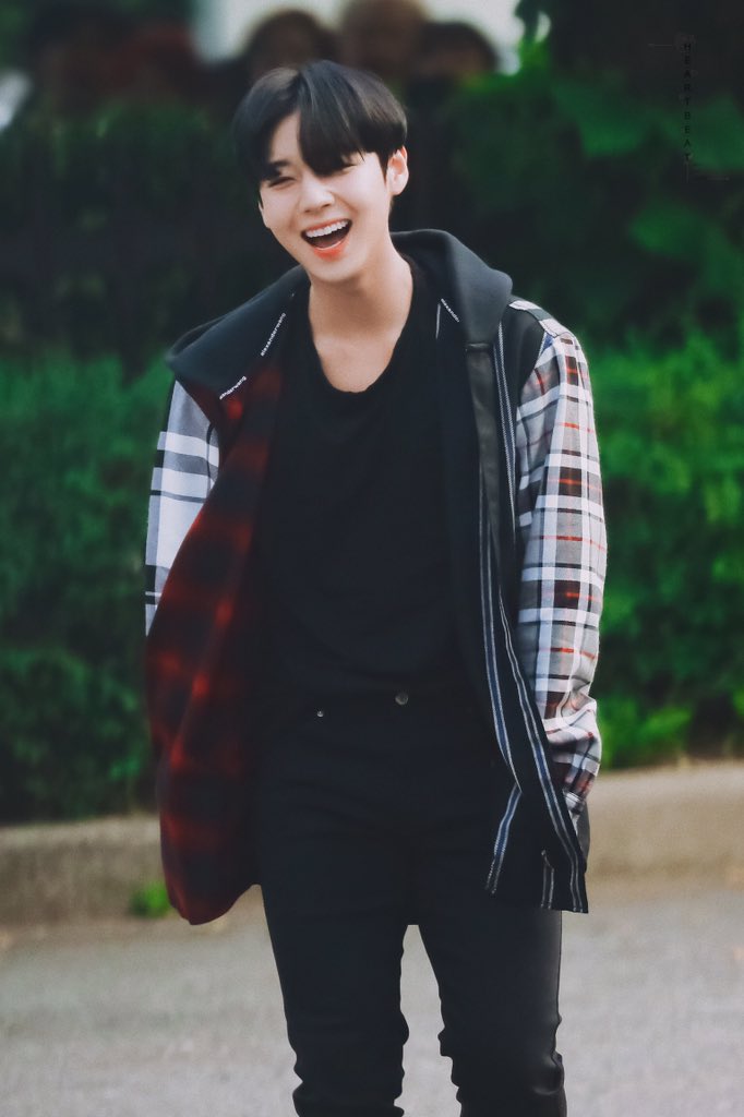  190628 박지훈 뮤직뱅크 출근길 고화질 사진1