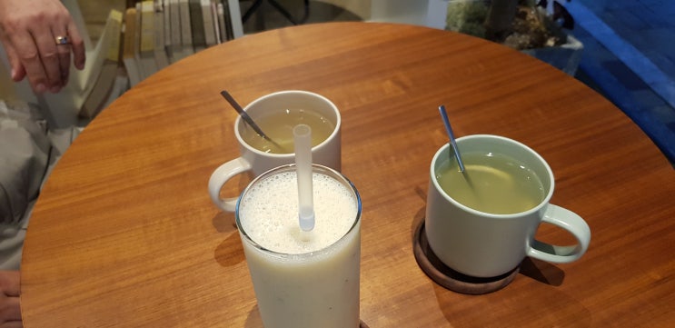  천안 청당동에 있는 "오후에 머물다" 북카페 천안 맛집으로 추천합니다!!!