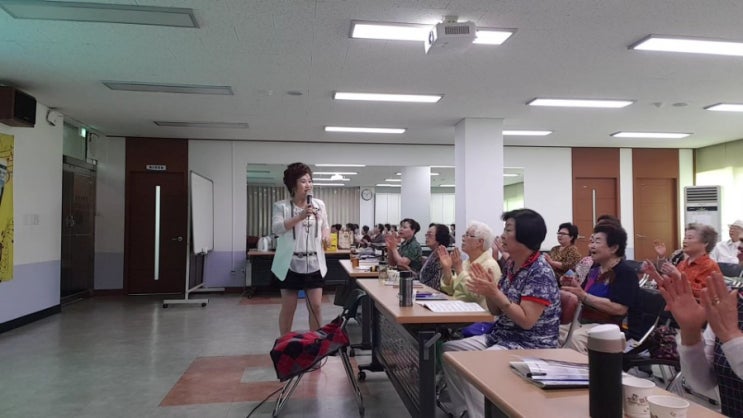  가수 오승근님의 신곡 *주인공은나야나*& 금수봉 님의 *구멍난양말처럼*배우는 임금선강사의 광명2동주민센터 신바람노래교실~!!