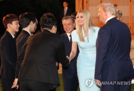  트럼프 장녀 이방카 "北 핵무기 포기하면 한반도 '황금기' 열릴 것"