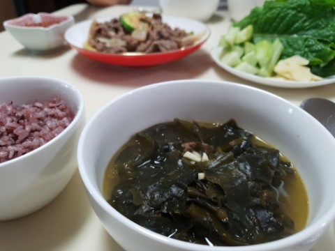  결혼 1년차, 신랑이 끓여준 미역국