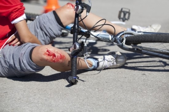 [보험 법률방] 자전거 타다 넘어져서 척추를 다쳤는데…보험금을 반만 준다고 합니다