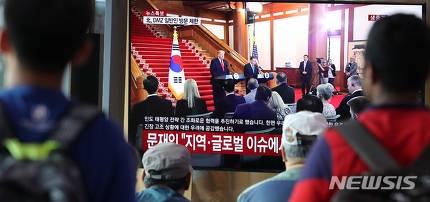  "트위터가 역사 썼다"…남북미 깜짝만남 시민들 환호