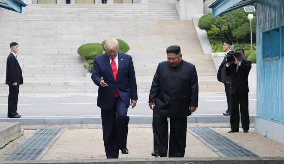  아베로선 넘지 말아야 할 선을 넘은 트럼프와 김정은, 북미정상회담