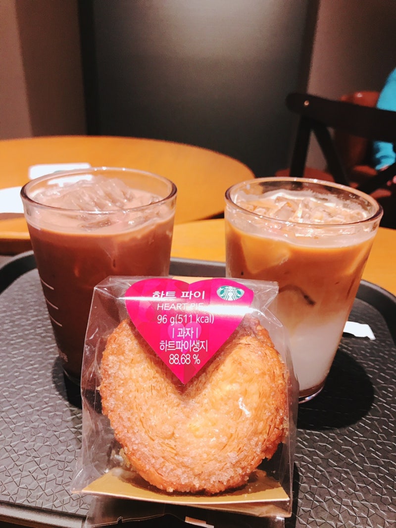 스타벅스 베이커리] 하트 파이 (heart pie) - 511 칼로리..덜덜.. : 네이버 블로그