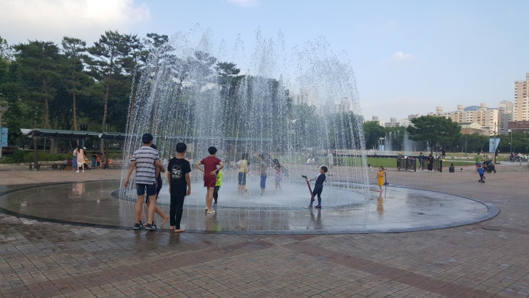  평촌 중앙공원은 언제나 활기 넘친다
