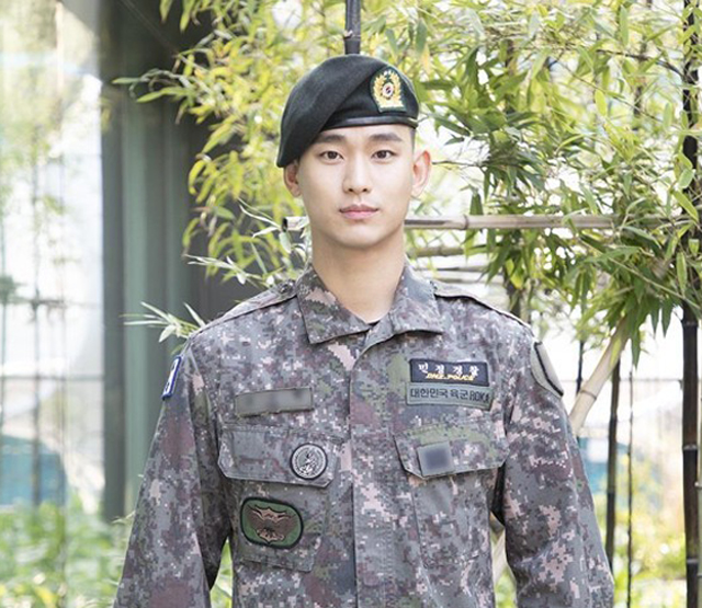  2019년 7월 1일 - 김수현 제대 / 도경수 입대