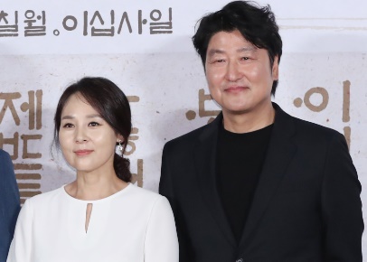  전미선 빈소 눈물바다, '앞날이 촉망받는 후배였는데..' "최근까지 함께 했는데.." 故 전미선 빈소 가장 먼저 찾은 송강호