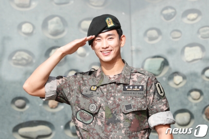  김수현, 오늘 현역 만기 제대