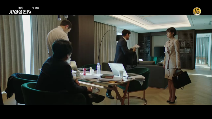  60일 지정생존자 1회 최윤영 가방 그거 어디꺼? 뮤트뮤즈, 뮤트뮤즈 매거진백, 이하늬 가방