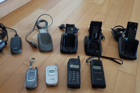 정리중에 발견한 옛날 핸드폰 011 017 삼성 애니콜 폴더폰