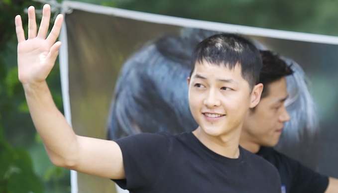  송중기 탈모사진의 진실  (역바이럴 너무하네)