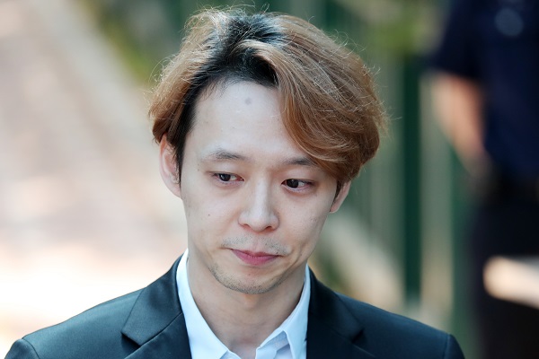  박유천 법원 1심 집행유예 선고  변기통 마약