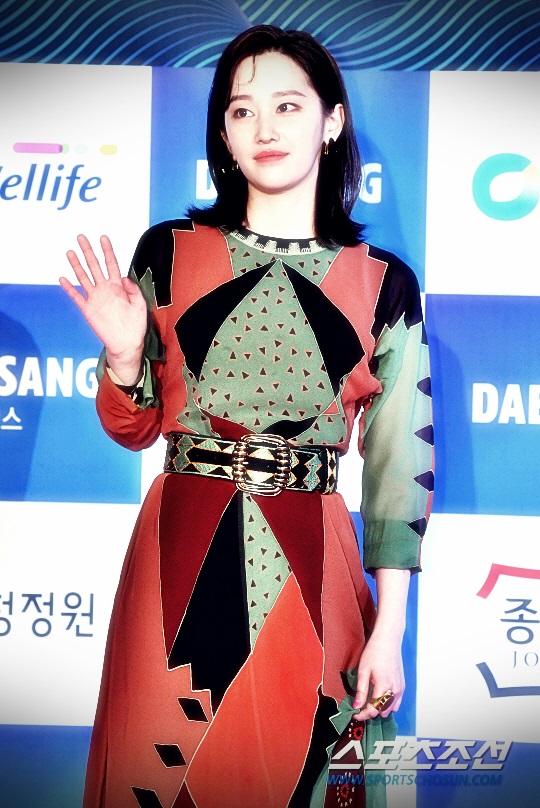 전종서, 할리우드 영화 ‘블러드문’ 주연 확정 “케이트 허드슨과 호흡 전종서, 할리우드 영화 ‘블러드문’ 주연 확정 “케이트 허드슨과 호흡