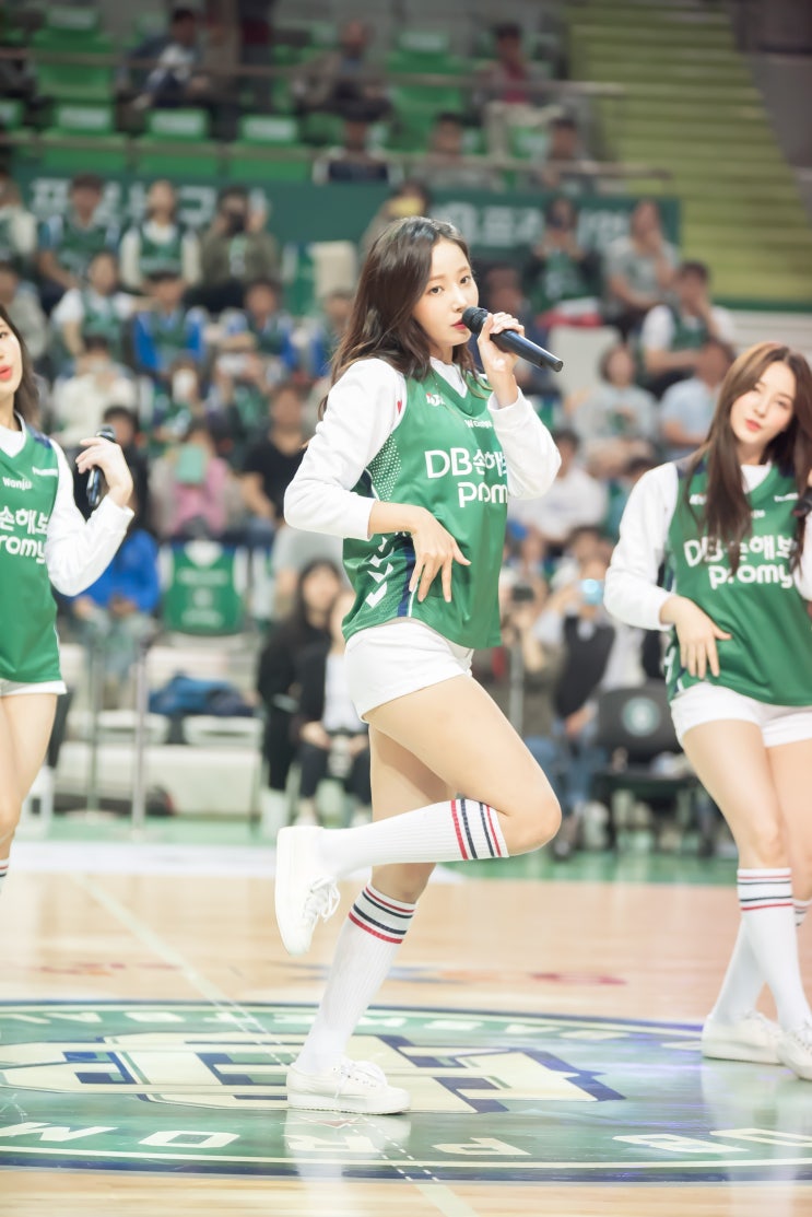  모모랜드 연우 공황장애 빛연우!  KBL올스타전 직찍 보정원본 탈퇴? 활동중단