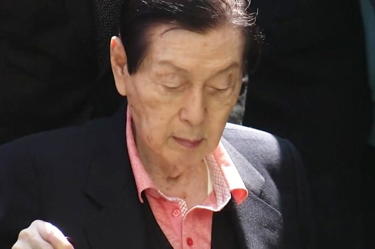  신격호 롯데 명예회장 건강 악화... 잠실서 소공동 이사 적응 힘든 듯
