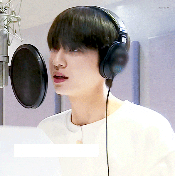  프로듀스 x 101 이진혁 : 움직여 칼선 안무장인 + 사복패션 설렘주의 #시바파우치목격 #투표이벤트