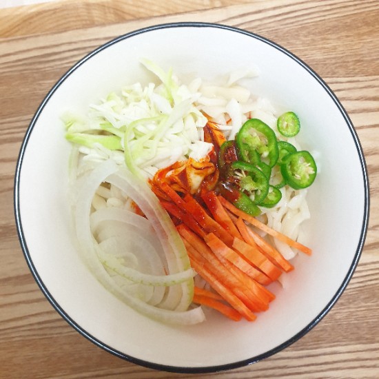  족타 반죽으로 만든 비빔국수 쫄깃 탱탱 면발 인정